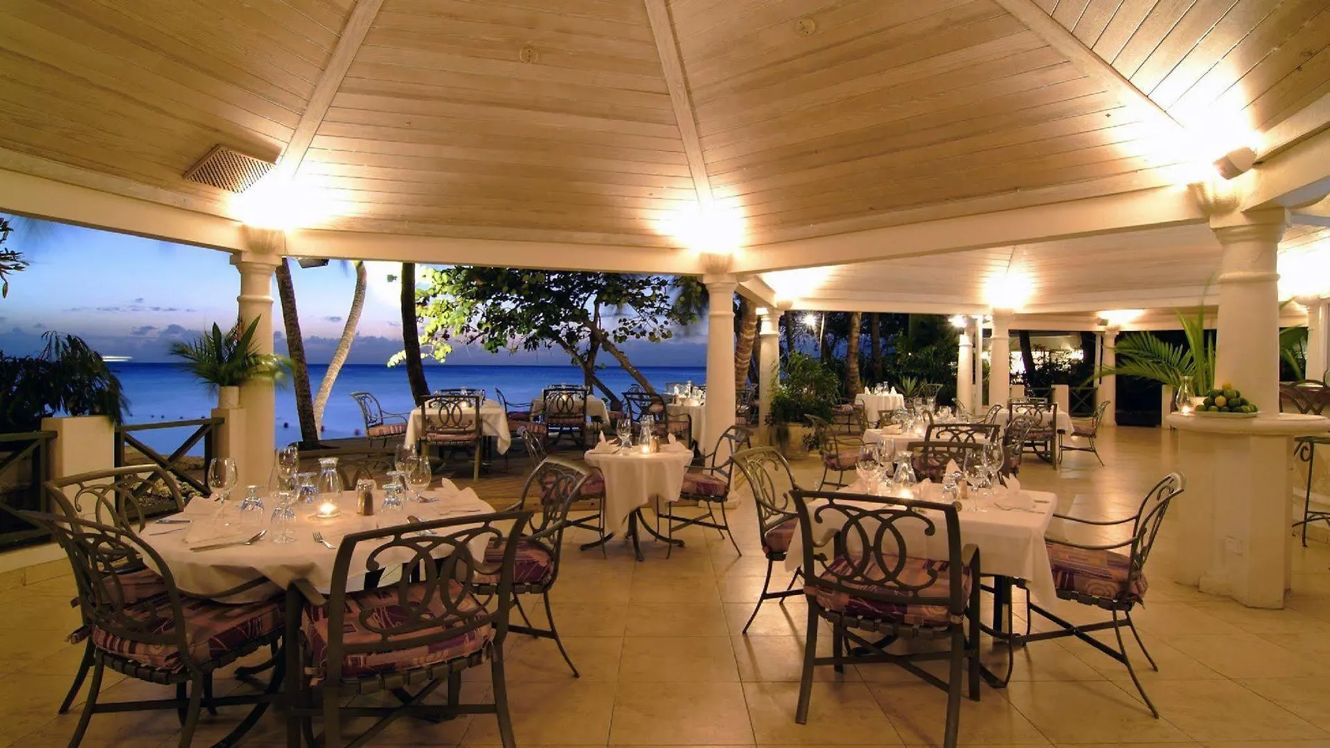 *** Resort Settlers Beach Hotel Saint James Barbados