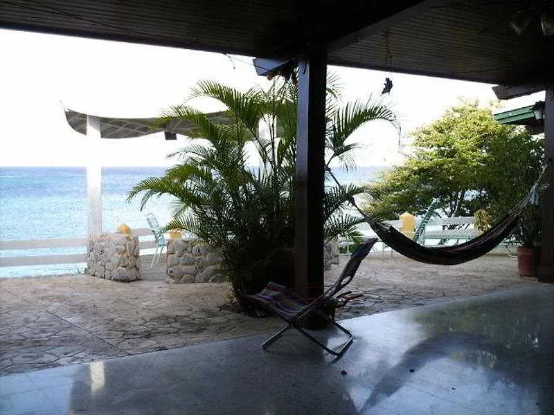 Resort Settlers Beach Hotel Saint James